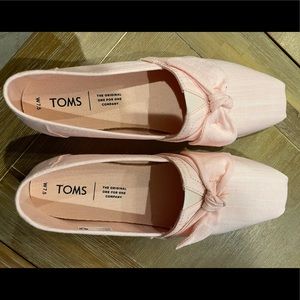 Pink Tom’s with bow never worn new but no box or tags no markings